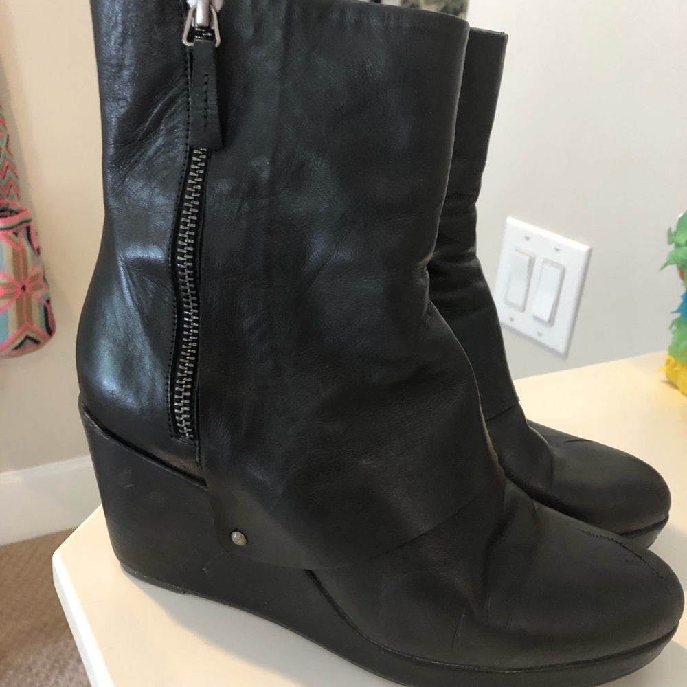 Coclico black wedge bootie